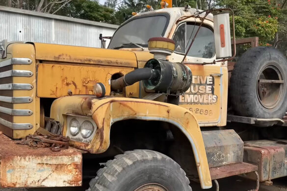 Rare 6×6 Diamond Reo Recovery Truck Starts After Decades