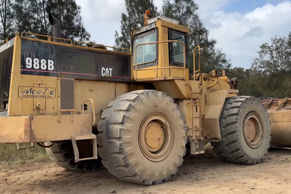 Can This Old V8 Wheel Loader CAT 988B Still Run? Watch It Try