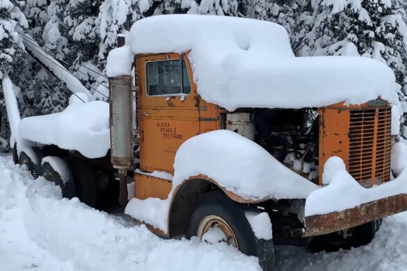 Oshkosh W712 6×6 Roars Back After 70 Years