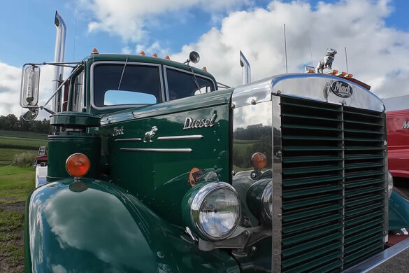 Driving a 1956 Mack LTH with 2 Gear Shifters