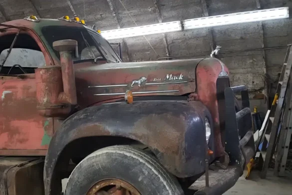 Time stands still for this 1961 Mack B61
