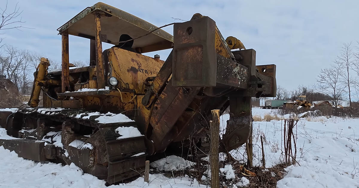 Dozer Rescuing Rescuing an Abandoned Caterpillar D8 Dozer... Will it start?
